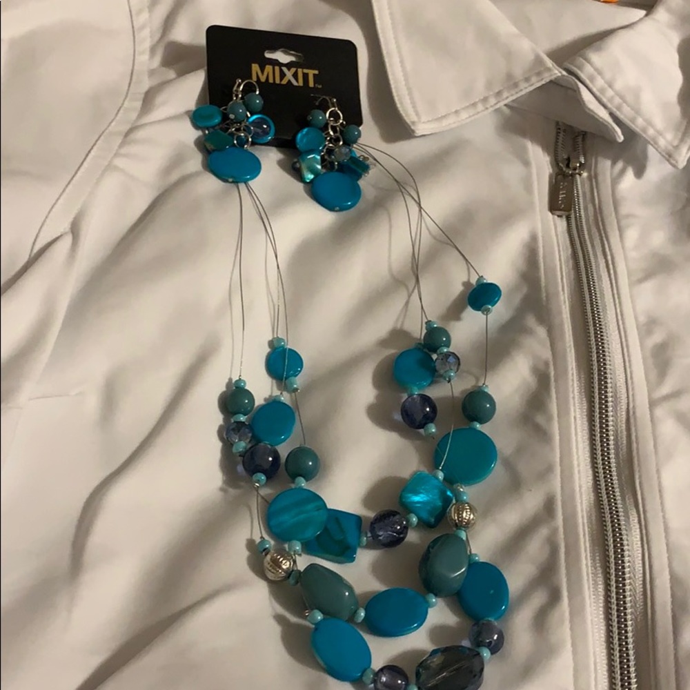 Necklace and earrings set